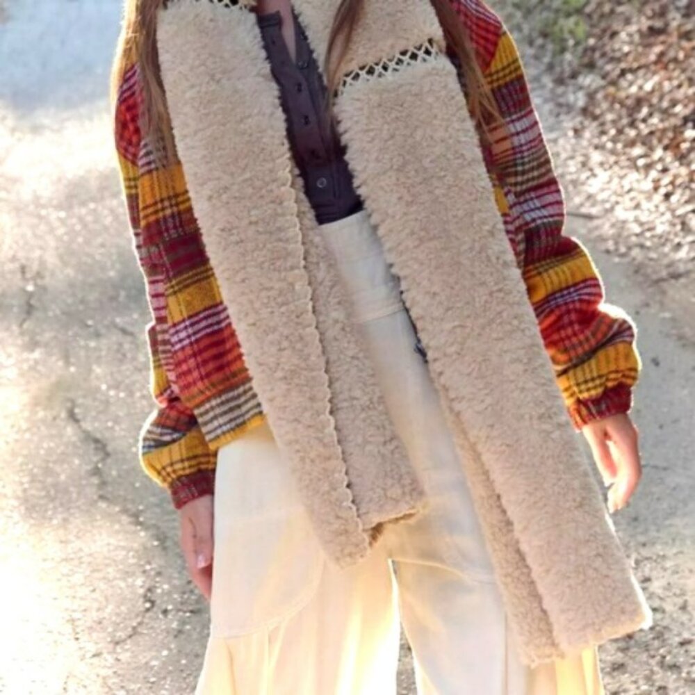 Free People Sherpa Shawl WRAP Hand Crochet Reversable Scarf NWT NIP - Picture 4 of 12